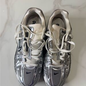 Nike men’s P-6000 Silver Sneakers